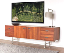 Load image into Gallery viewer, Jerrik Table Lamp
